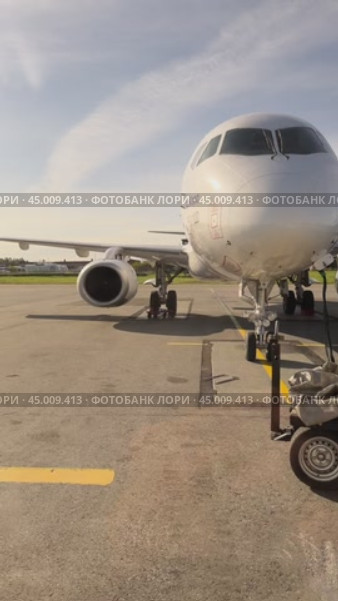IRKUTSK, RUSSIA - September 13, 2024: Vertical video of preparation for the flight of a modern Russian aircraft Sukhoi Superjet 100 of IrAero airline and moving a mobile boarding ramp for passengers. Редакционное видео, видеограф Виктория Катьянова / Фотобанк Лори