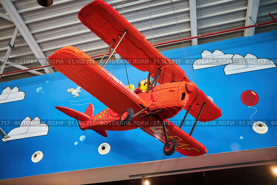 ISTANBUL, TURKEY - NOVEMBER 27, 2021: Lego Discovery Center at the Forum Istanbul Shopping Complex. Interior and details of the entertainment center. Редакционное фото, фотограф Наталия Кирсанова / Фотобанк Лори