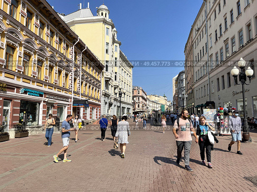 Историческая улица Арбат, дом 12 - доходный дом Орлова, Москва (2021 год). Редакционное фото, фотограф Овчинникова Ирина / Фотобанк Лори
