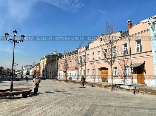 Историческое здание по адресу: Москва, улица Школьная, дом 45 в составе Рогожской ямской слободы. Стоковое фото, фотограф Овчинникова Ирина / Фотобанк Лори