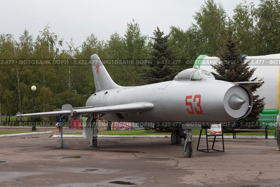 Истребитель-бомбардировщик "СУ-7Б". Парк Победы в Казани (2013 год). Редакционное фото, фотограф Литвяк Игорь / Фотобанк Лори