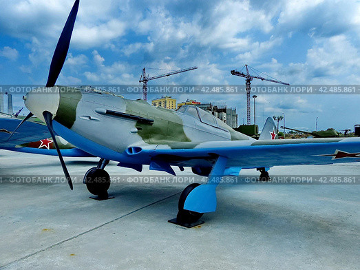 Истребитель Як-3 обр. 1942 г. Самый массовый советский истребитель Великой Отечественной войны, маневренный и легкий в управлении. Музей военной техники. Верхняя Пышма, Россия (2016 год) Редакционное фото, фотограф Сергей Елизарьев / Фотобанк Лори