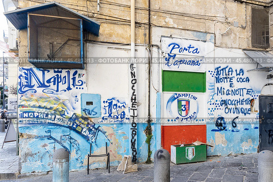 Италия. Неаполь. Граффити на стенах домов. Italy. Naples. Graffiti on the walls of houses. Стоковое фото, фотограф Алексей Смышляев / Фотобанк Лори