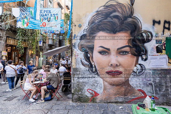 Италия. Неаполь. Граффити на стенах домов. Italy. Naples. Graffiti on the walls of houses. Редакционное фото, фотограф Алексей Смышляев / Фотобанк Лори