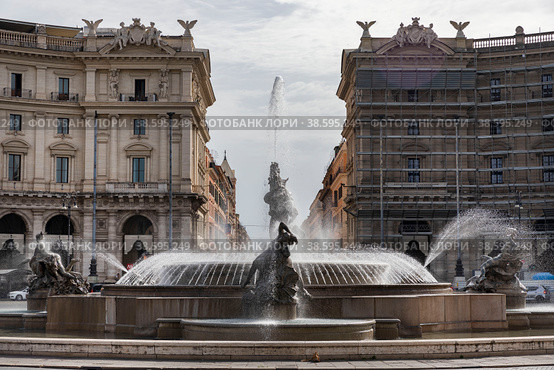 Италия. Рим. Фонтан Наяд на площади делла Репубблика. Italy. Rome. The fountain of the Naiades on the Piazza della Repubblica. (2022 год). Редакционное фото, фотограф Алексей Смышляев / Фотобанк Лори