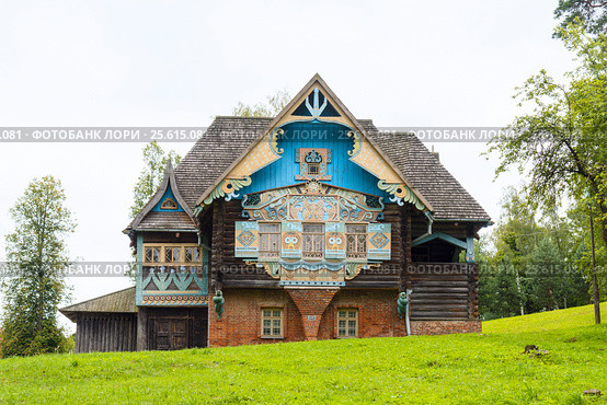 Изба "Теремок". Талашкино, Смоленская область (2016 год). Редакционное фото, фотограф Александр Щепин / Фотобанк Лори