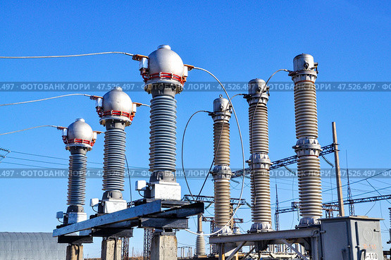 Измерительный трансформатор с газовой защитой. Оборудование электрической подстанции. Стоковое фото, фотограф Александр Тараканов / Фотобанк Лори