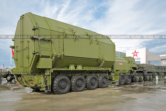Изотермический транспортно-стыковочный агрегат 15Т555 ракетного комплекса "Сармат" на базе тягача К-7850 по ОКР "Платформа-О" на Международном военно-техническом форуме "Армия-2018". Кубинка, военно-патриотический парк "Патриот" Редакционное фото, фотограф Игорь Долгов / Фотобанк Лори