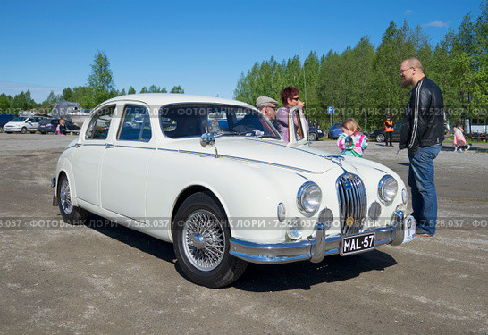 Jaguar Mk. I 1956г.в.  на параде ретроавтомобилей в округе Южное Саво. Финляндия (2015 год). Редакционное фото, фотограф Виктор Карасев / Фотобанк Лори