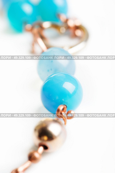 jewerly bracelet  with chalcedony and obsidian around white background. Стоковое фото, агентство Ingram Publishing / Фотобанк Лори