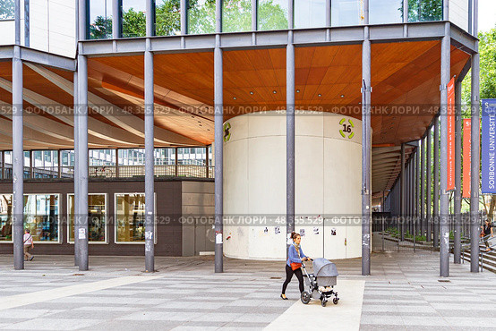 Jussieu Campus of Universite Pierre and Marie Curie, UPMC, in 5th arrondissement (2018 год). Редакционное фото, фотограф Ирина Мойсеева / Фотобанк Лори