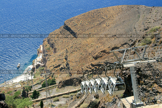 Кабинки канатной дороги. Город Фира, Санторини (2010 год). Стоковое фото, фотограф Щеголева Ольга / Фотобанк Лори