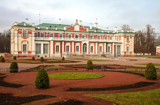 Kadriorg palace and garden in autumn, Tallinn, Estonia (2011 год). Стоковое фото, фотограф Юлия Бабкина / Фотобанк Лори