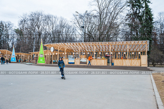 Кафе "ТоДаСё" на Фонтанной площади в парке Сокольники. Москва (2013 год). Редакционное фото, фотограф Алёшина Оксана / Фотобанк Лори