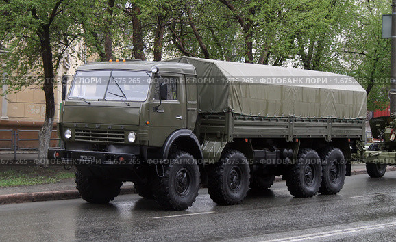 КамАЗ-6350 "Мустанг" на параде 9 мая (2008 год). Редакционное фото, фотограф Art Konovalov / Фотобанк Лори