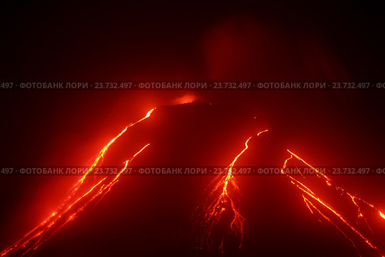 Камчатка, Ключевская сопка, ночь, лавовые потоки (2016 год). Стоковое фото, фотограф А. А. Пирагис / Фотобанк Лори