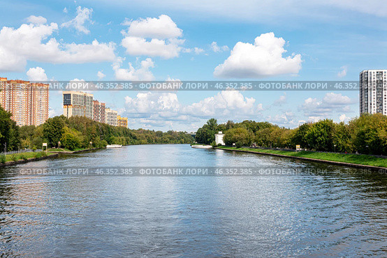 Канал имени Москвы в районе города Химки Московской области (2023 год). Стоковое фото, фотограф Лариса Гордеева / Фотобанк Лори