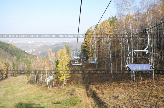 Канатно-кресельный подъемник в Фанпарке "Бобровый лог". Красноярск (2011 год). Редакционное фото, фотограф Сапрыгин Сергей / Фотобанк Лори