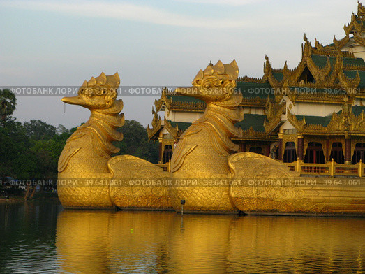 Karaweik Palace, Yangon, Rangoon, Myanmar (2010 год). Стоковое фото, фотограф Сергей Стрелков / Фотобанк Лори