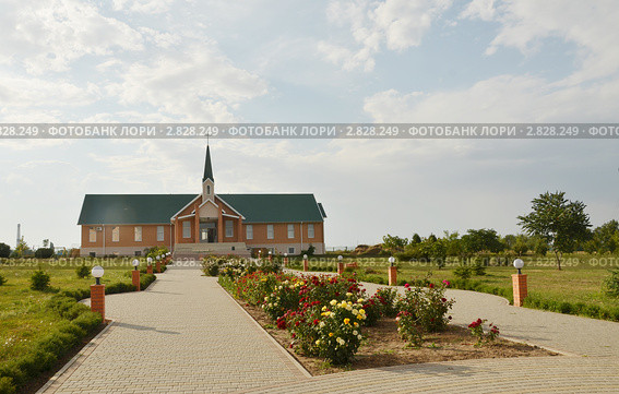 Католическая церковь. Стоковое фото, фотограф Галина  Горбунова / Фотобанк Лори