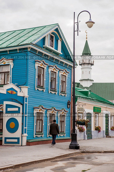 Kayuma Nasyri Street. Staro-Tatarskaya Sloboda. Al-Marjani Mosque. Summer day. Russia, September 2023. The Republic of Tatarstan. Kazan. Редакционное фото, фотограф Photojuli / Фотобанк Лори