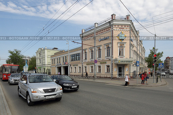 Казань, дом на углу улиц Московской и Мартына Межлаука (2016 год). Редакционное фото, фотограф Дмитрий Неумоин / Фотобанк Лори