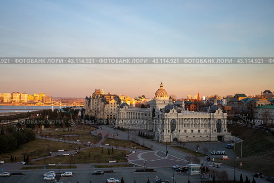 Казань. Дворец земледельцев на закате (2013 год). Редакционное фото, фотограф Литвяк Игорь / Фотобанк Лори