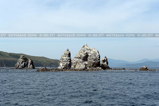 Кекуры Пять Пальцев в заливе Петра Великого Японского моря. Стоковое фото, фотограф Free Wind / Фотобанк Лори
