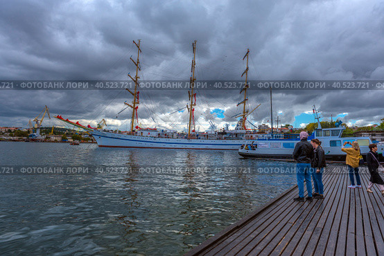 "Khersones" - training three-masted frigate, training base of the Sevastopol branch of the State Maritime University. Admiral F.F.Ushakov. (2021 год). Редакционное фото, фотограф Анна Кривицкая / Фотобанк Лори