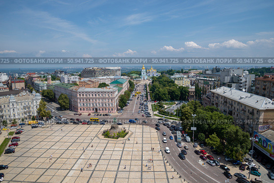 Киев солнечным июньским днем. Украина (2013 год). Редакционное фото, фотограф Виктор Карасев / Фотобанк Лори