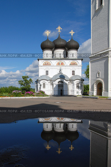 Киров. Вятка. Собор Успения Богородицы. Отражение. (2008 год). Стоковое фото, фотограф Ольга Визави / Фотобанк Лори