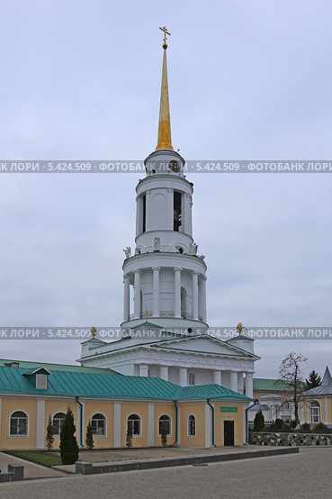 Колокольня с церковью Николая Чудотворца в Задонском Рождество-Богородицком мужском монастыре, Липецкая обл., город Задонск (2013 год). Стоковое фото, фотограф Алексей Гусев / Фотобанк Лори