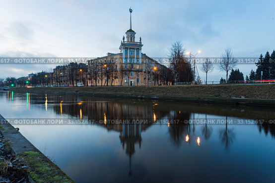 Колпино. Санкт-Петербург. Дом с башней (2020 год). Редакционное фото, фотограф Литвяк Игорь / Фотобанк Лори