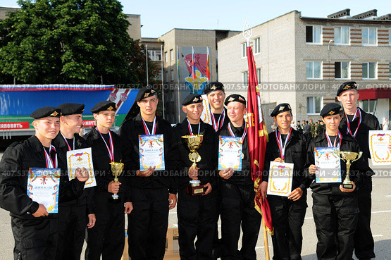Команда из Волгоградской области, занявшая 1 место в военно-спортивной игре "Победа" (2008 год). Редакционное фото, фотограф Юрий Шпинат / Фотобанк Лори