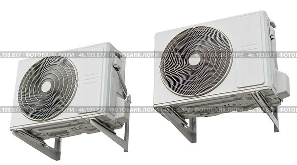 Компрессор воздушного кондиционера на белом фоне. Air conditioning compressor isolated on white. Стоковое фото, фотограф Татьяна Д / Фотобанк Лори