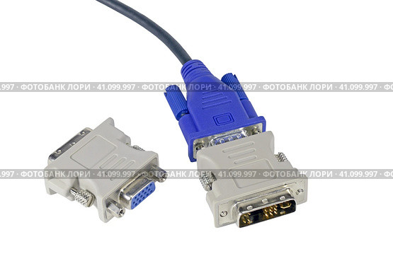 Компьютерные переходные разъемы - адаптеры. DVI to VGA adapter. Стоковое фото, фотограф Татьяна Д / Фотобанк Лори