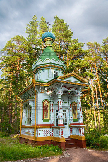 Konevets Island, Russia - 22 July 2023: Chapel of the Assumption of the Mother of God, wooden structure of 1899. Редакционное фото, фотограф Оксана Медведева / Фотобанк Лори