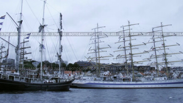 Корабельные доки перед кораблем Мир на морской регате, таймлапс (2011 год). Редакционное видео, видеограф Losevsky Pavel / Фотобанк Лори