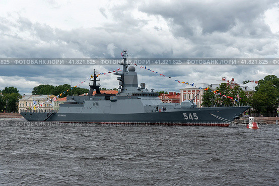 Корвет "Стойкий" на параде в День ВМФ. Санкт-Петербург (2021 год). Редакционное фото, фотограф Александр Щепин / Фотобанк Лори