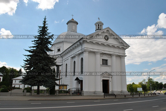 Костел святой Терезы в городе Щучин (2024 год). Стоковое фото, фотограф Попович Елизавета / Фотобанк Лори