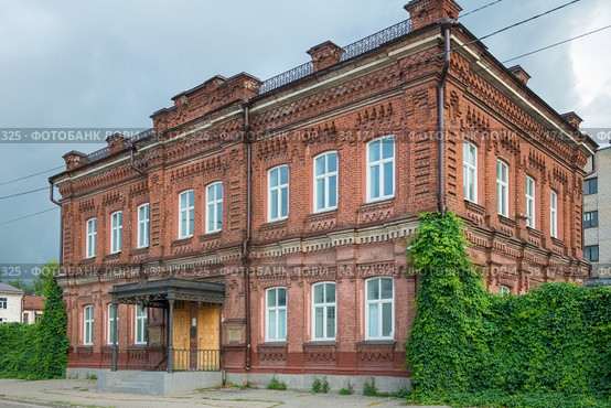 Кострома, ночлежка Чернова, 1890 г. Построен купцом Черновым для нуждающихся в бесплатном ночлеге. Сейчас офис Костромагорводоканал. Стоковое фото, фотограф Pukhov K / Фотобанк Лори