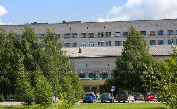 Котласская центральная городская больница имени святителя Луки (В.Ф. Войно-Ясенецкого), Котлас, Архангельская область (2017 год). Редакционное фото, фотограф Papoyan Irina / Фотобанк Лори