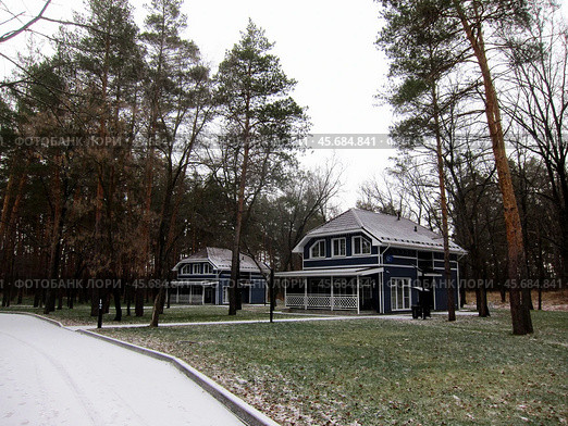 Коттеджи на территории загородного комплекса "Циолковский" Редакционное фото, фотограф Светлана Кириллова / Фотобанк Лори
