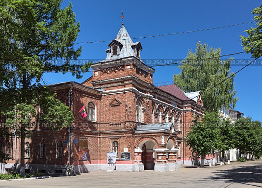 Ковровский историко-мемориальный музей в бывшем здании земской управы, Ковров, Владимирская область (2019 год). Редакционное фото, фотограф Михаил Марковский / Фотобанк Лори
