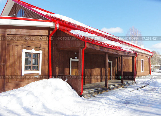 Краеведческий музей (бывшая чертёжная изба). Пермский край, Лысьвенский городской округ, село Кын, улица Мира, 41А. Редакционное фото, фотограф Алексей Иванов / Фотобанк Лори