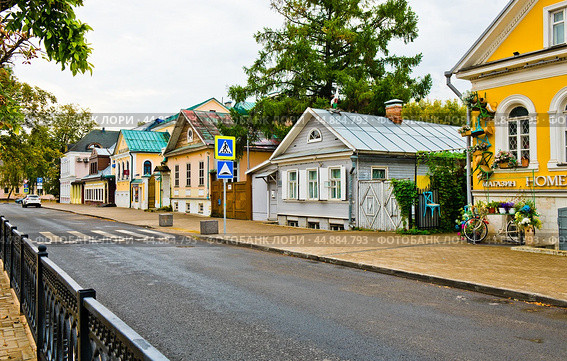 Красивые дома по Бульвару Радищева. Тверь. Россия. Редакционное фото, фотограф E. O. / Фотобанк Лори