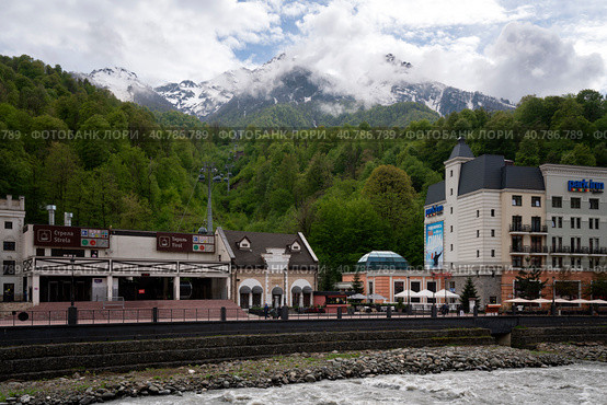 Krasnaya Polyana, Sochi, Krasnodar Krai, Russia, 05.06,2022: View of the lower station of the Strela cable car at the Rosa Khutor ski resort on a summer day. Редакционное фото, фотограф Ula Ulachka / Фотобанк Лори
