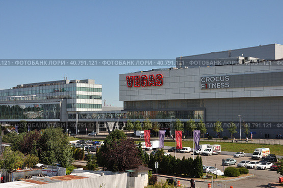 Krasnogorsk, Russia - July 22. 2021. View of Shopping center Vegas Crocus City (2000 год). Редакционное фото, фотограф Володина Ольга / Фотобанк Лори