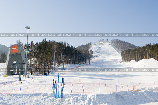 Красноярск. Канатно-кресельная дорога в фанпарке Бобровый лог (2012 год). Редакционное фото, фотограф Шичкина Антонина / Фотобанк Лори