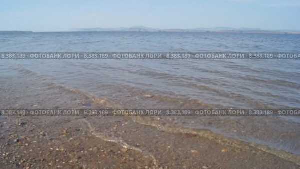 Красноярское водохранилище (река Енисей). Прозрачные волны у песчаного берега. Стоковое видео, видеограф Konstantin Kartashov / Фотобанк Лори